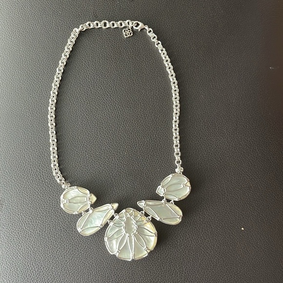 NWOT Kendra Scott Kenzie Statement Necklace Silver Ivory Mother of Pearl - Picture 4 of 7